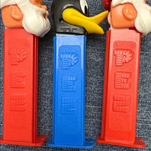 PEZ Bundle Santa and Daffy Duck Dispenser and PEZ lanyard - Picture 6 of 8
